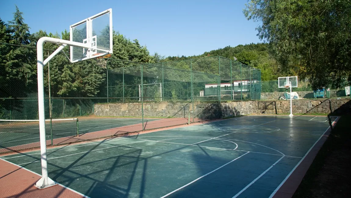 Painting of urban infrastructure elements