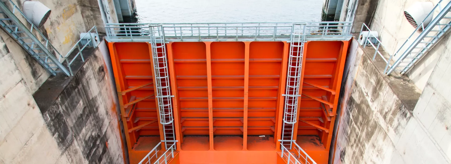 Anti‑corrosion protection systems for hydraulic structures